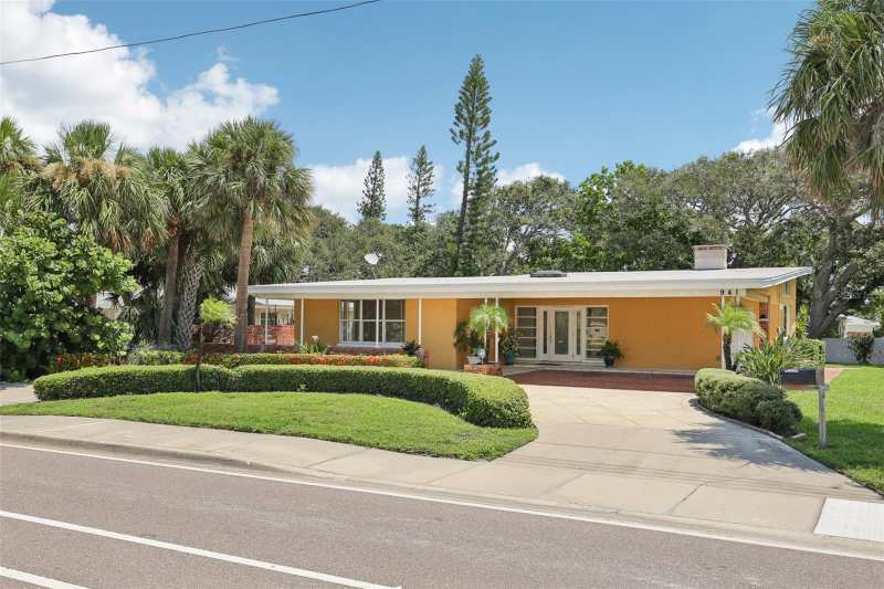 3 bedroom Single Family Residence at 941 Gulf Boulevard, Belleair Beach Yacht Club Estates, Belleair Beach — photo 1