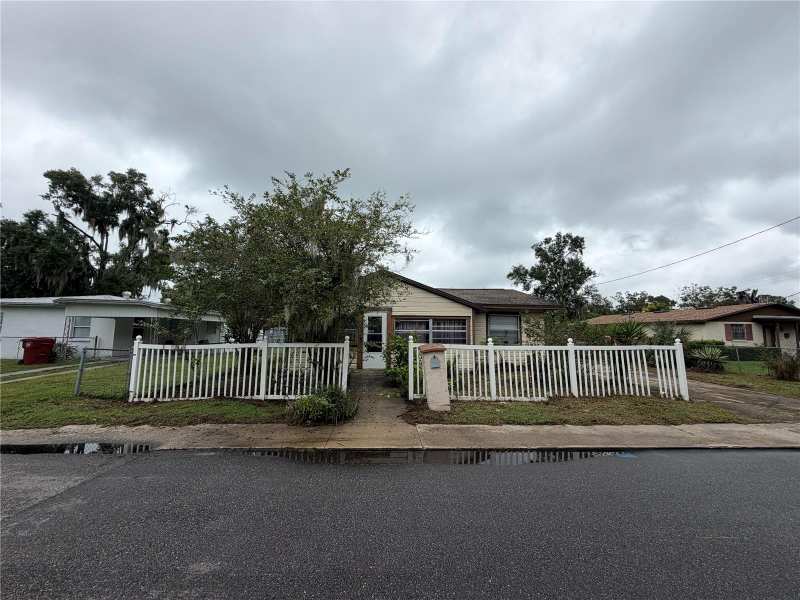 2 bedroom Single Family Residence at 1104 E Warren Street, Lincoln Park South, Plant City — photo 1
