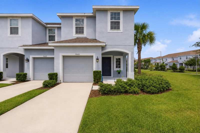 3 bedroom Townhouse at 7005 Grand Elm Drive, Oak Crk Prcl 8 Ph II, Riverview — photo 1