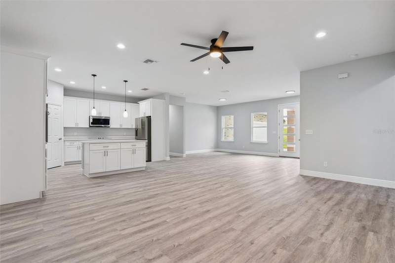 4 bedroom Single Family Residence at 2043 Watersedge Drive, Crystal Lake Estates, Deltona — photo 4
