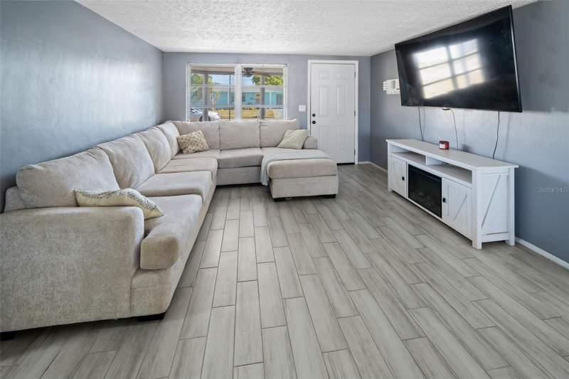 2 bedroom Single Family Residence at 3811 Cedarwood Drive, Tahitian Homes, Holiday — photo 4
