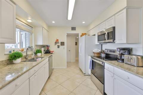 1520 Danbury Drive, Sun City Center FL - photo 14 of 51