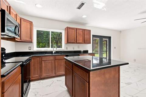 7233 Woodbrook Drive, Tampa FL - photo 16 of 57