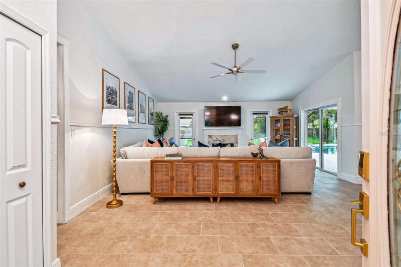 6 bedroom Single Family Residence at 10503 Nile Court, Bay Port Colony Ph III Un 1, Tampa — photo 3