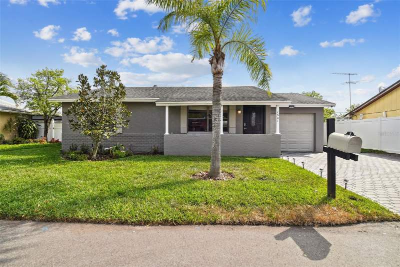 3 bedroom Single Family Residence at 7607 Woodland Oaks Court, Timberlane Sub Unit 3A, Tampa — photo 5