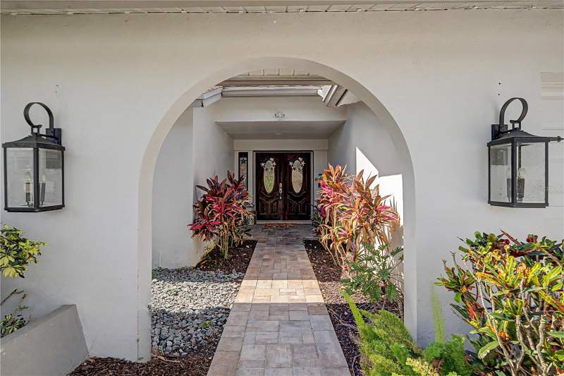 5 bedroom Single Family Residence at 2717 Redford Court, Countryside Tracts 92/93-Ii Iii/94-Ii III, Clearwater — photo 4