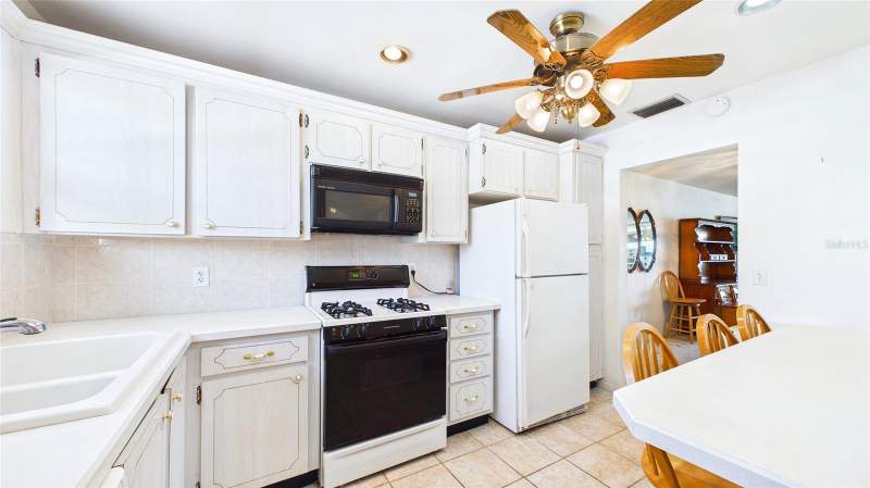 2 bedroom Condominium at 6025 Shore Boulevard #303, Town Shores Of Gulfport, Gulfport — photo 5