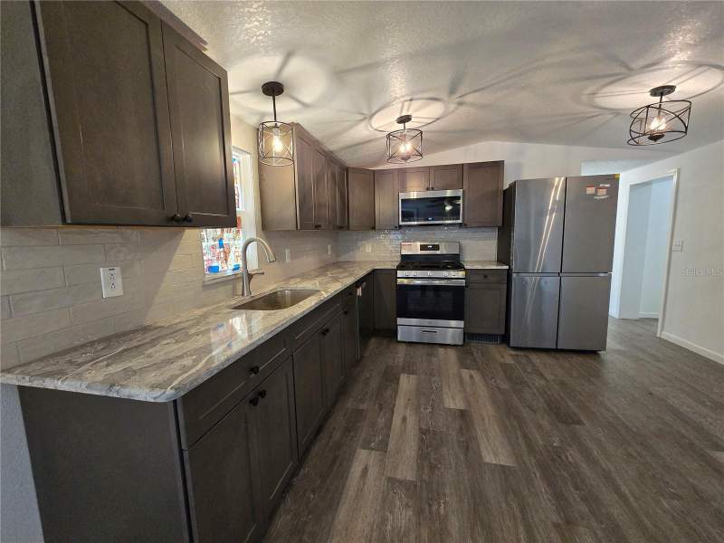 3 bedroom Manufactured Home at 43541 Dixie Drive, Chain O Lakes, Paisley — photo 2