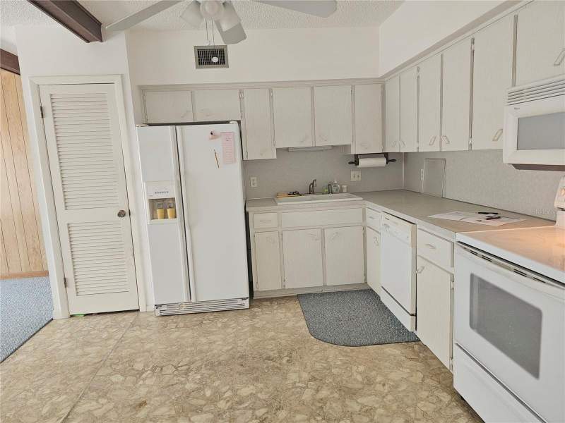 2 bedroom Condominium at 2284 Philippine Drive #39, On Top Of The World, Clearwater — photo 3