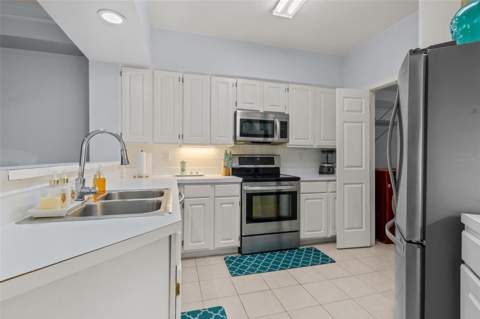 3302 Bay Club Circle #3202, Tampa FL - photo 8 of 24