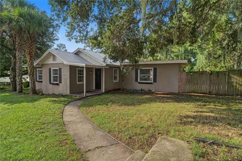 205 E Fountain Street, home for sale in Fruitland Park 34731