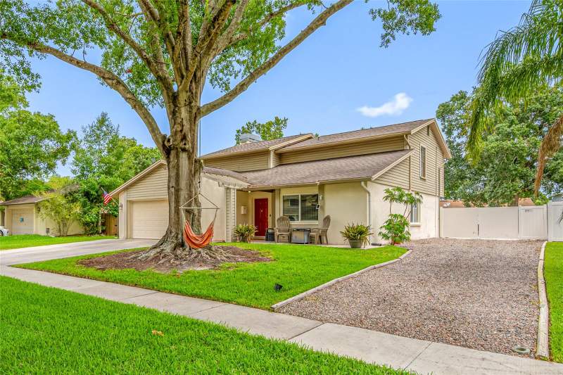 4 bedroom Single Family Residence at 15816 Hound Horn Lane, Country Place Unit IV A, Tampa — photo 4