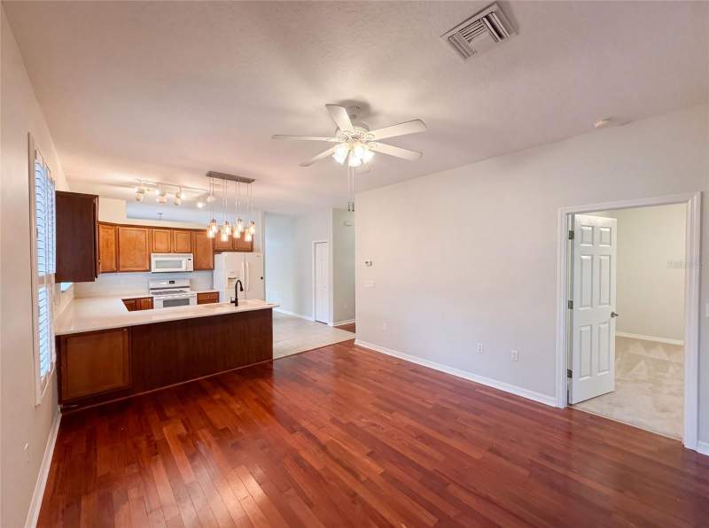 3 bedroom Single Family Residence at 33450 Irongate Drive, Stonegate At Silver Lake Sub, Leesburg — photo 3
