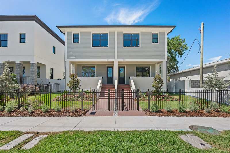 4 bedroom Townhouse at 423 11th Avenue, Brookside Park, St Petersburg — photo 1