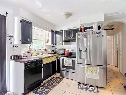 5942 20th Street, Zephyrhills FL - photo 10 of 36