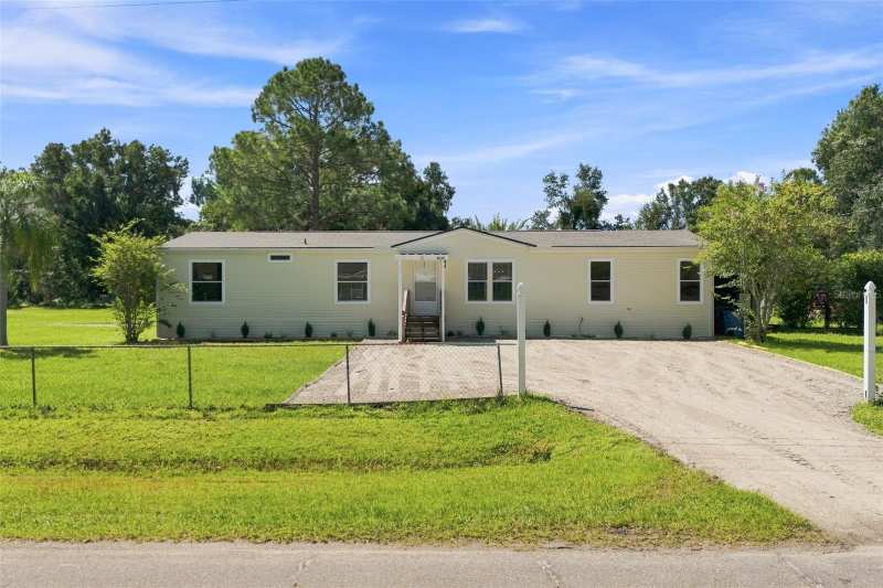 4 bedroom Manufactured Home at 8038 S Meadowview Cir, Green Grass Acres First Addition A Portion, Tampa — photo 1