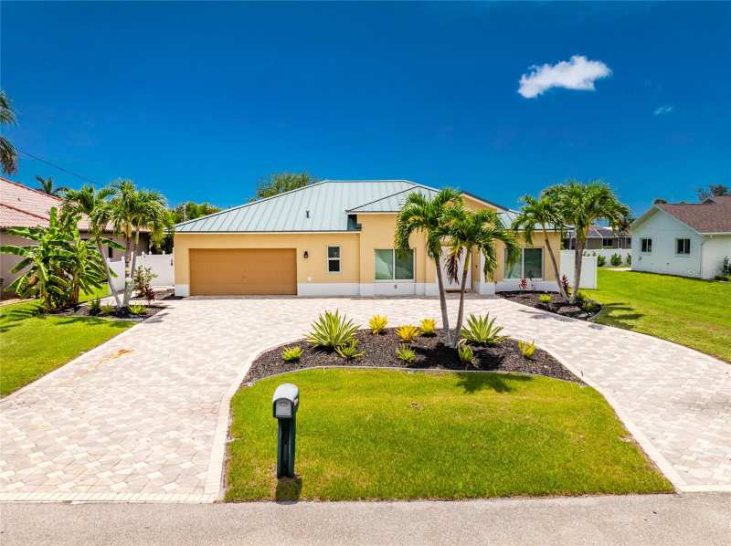 3 bedroom Single Family Residence at 3310 SW 26th Avenue, Cape Coral, Cape Coral — photo 1