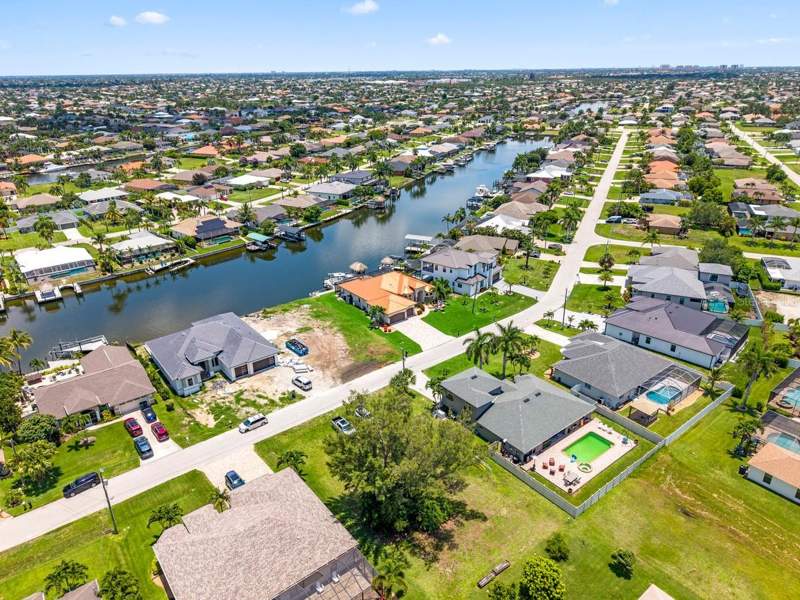 3 bedroom Single Family Residence at 2639 SW 29th Avenue, Cape Coral, Cape Coral — photo 2