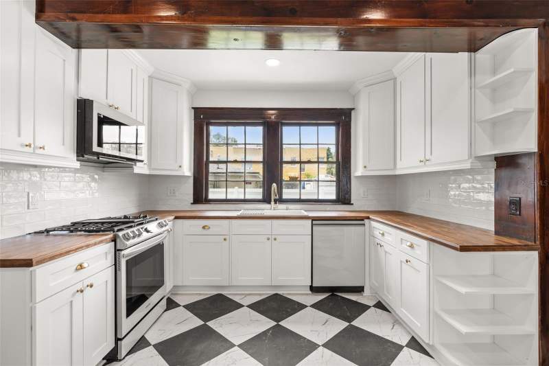 4 bedroom Single Family Residence at 2101 Sanford Avenue, Rose Court, Sanford — photo 3