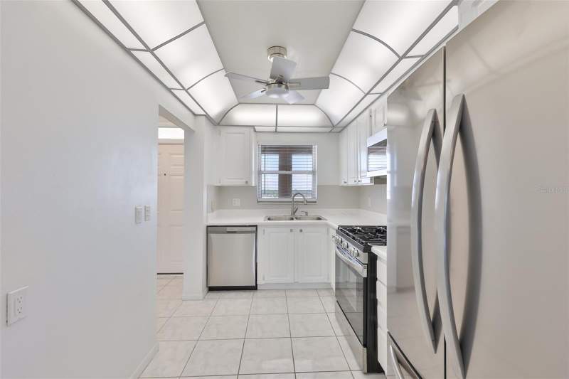 1 bedroom Condominium at 5980 Shore Boulevard #907, Town Shores Of Gulfport, Gulfport — photo 5