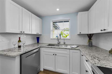4946 Blue Heron Drive, New Port Richey FL - photo 20 of 87