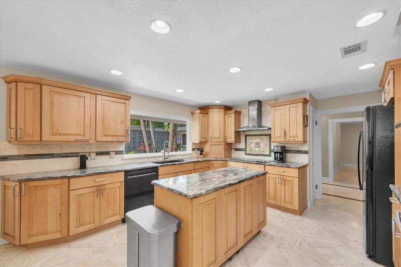 5 bedroom Single Family Residence at 1350 FAIRWAY DRIVE, FAIRWAY ESTATES 4TH ADD, DUNEDIN — photo 4