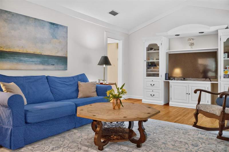 4 bedroom Single Family Residence at 201 E Sweetwater Creek Drive, Sweetwater Oaks Sec 03, Longwood — photo 4