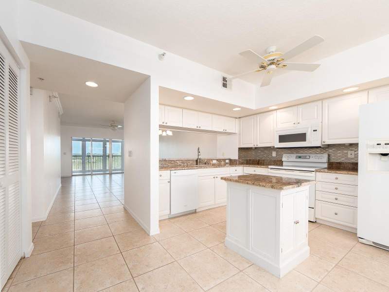 2 bedroom Condominium at 6550 Shoreline Drive #7502, Shores Of Long Bayou Vii Condo, St Petersburg — photo 3