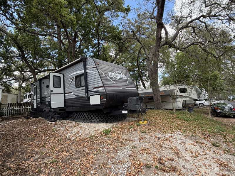 1 bedroom Manufactured Home at 3000 Clarcona Road #743, Yogi Bears Jellystone Park 2A Co, Apopka — photo 1