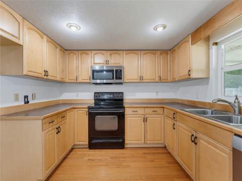 1116 E Oakwood Street, Tarpon Springs FL - photo 22 of 68