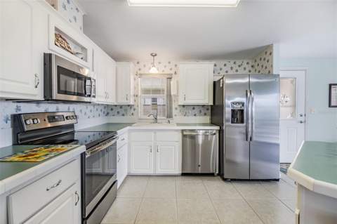 37443 Gill Avenue, Zephyrhills FL - photo 9 of 61