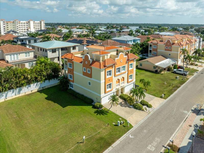 3 bedroom Townhouse at 136 175TH AVENUE, GAY SHORES, REDINGTON SHORES — photo 3