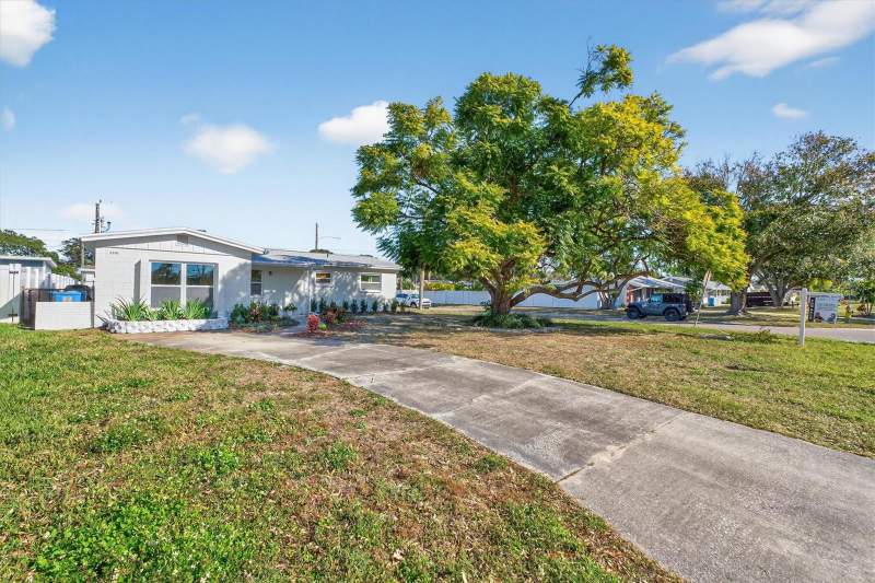 3 bedroom Single Family Residence at 5701 14th Avenue, Oak Ridge Estates Rep Of Blk 30, St Petersburg — photo 2