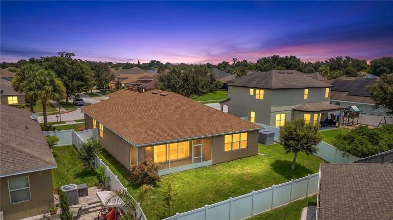 3 bedroom Single Family Residence at 10110 HOLLAND ROAD, AVELAR CREEK NORTH, RIVERVIEW — photo 3