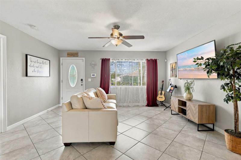 3 bedroom Single Family Residence at 1379 Dandelion Drive, Deltona Lakes Unit 07, Deltona — photo 4