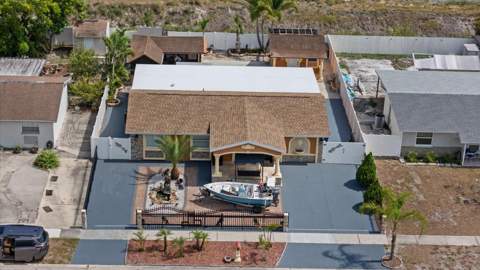 8318 Drycreek Drive, Tampa FL - photo 8 of 56
