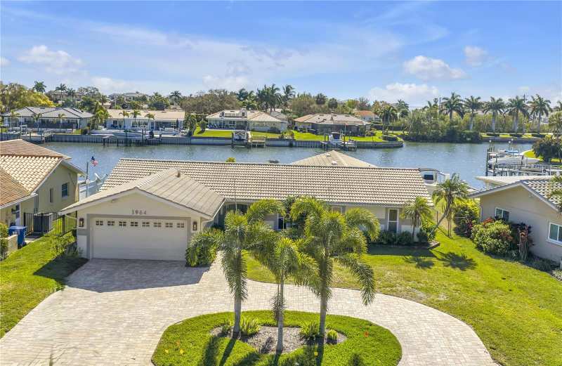 4 bedroom Single Family Residence at 1964 Massachusetts Avenue, Venetian Isles, St Petersburg — photo 1