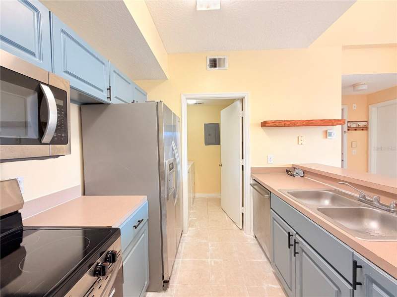 1 bedroom Condominium at 5500 Metrowest Boulevard #14-308, Palms Club Condo, Orlando — photo 4