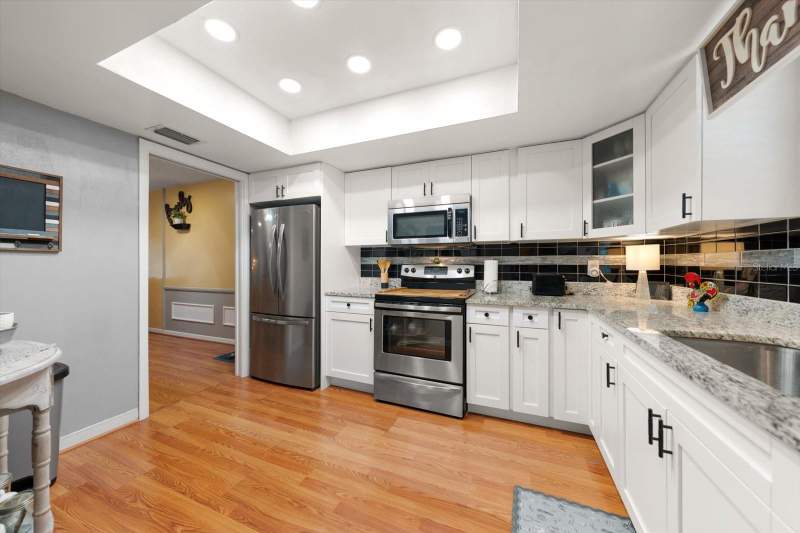 2 bedroom Villa at 1651 S Lake Avenue #3, Normandy Park South, Clearwater — photo 4