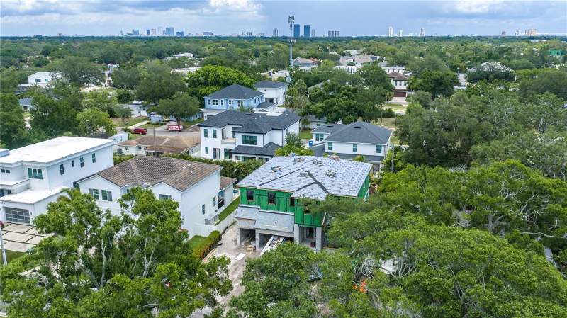 5 bedroom Single Family Residence at 3618 S Gardenia Avenue, Bel Mar Shores Rev, Tampa — photo 3