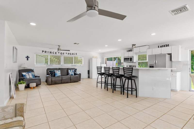 3 bedroom Single Family Residence at 18579 Robinson Avenue, Port Charlotte Sec 037, Port Charlotte — photo 3