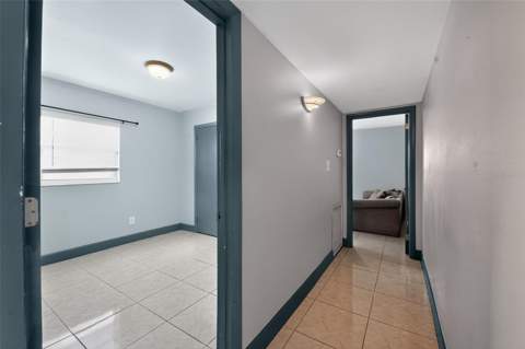 5005 Stolls Avenue, Tampa FL - photo 6 of 40