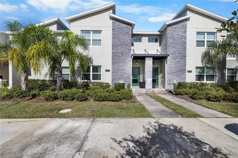 4 bedroom Townhouse at 2970 Protagonist Street, Cove At Storey Lake 4, Kissimmee — photo 1