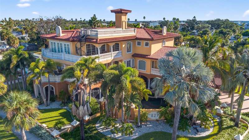 5 bedroom Single Family Residence at 829 Bruce Avenue, Mandalay Sub, Clearwater Beach — photo 1