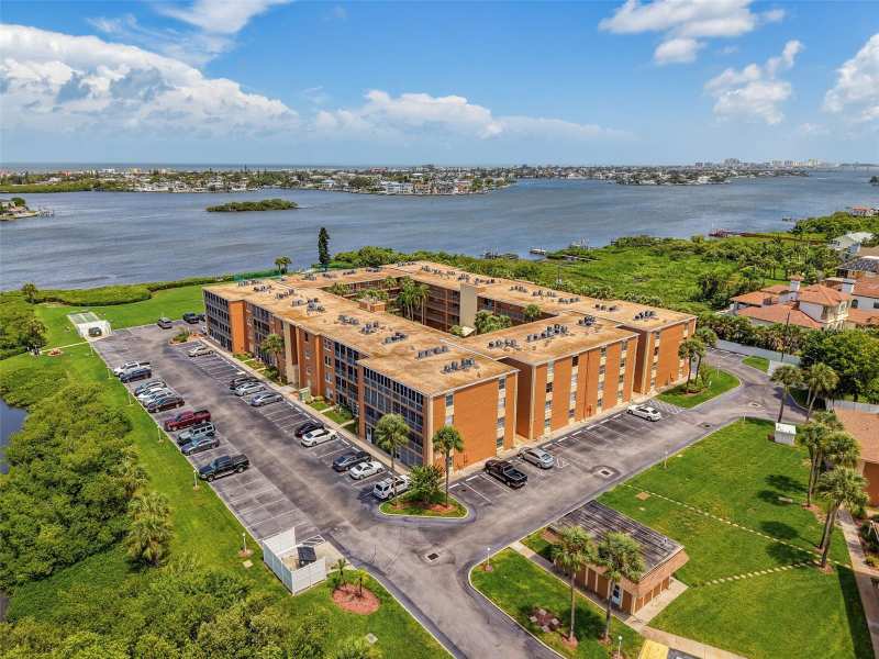 1 bedroom Condominium at 12760 Indian Rocks Road #1004, New Atlantis Club Condo, Largo — photo 1