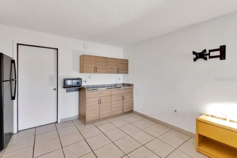 1 bedroom Condo - Hotel at 8421 S Orange Blossom Trail #420, Alliance Condo, Orlando — photo 5