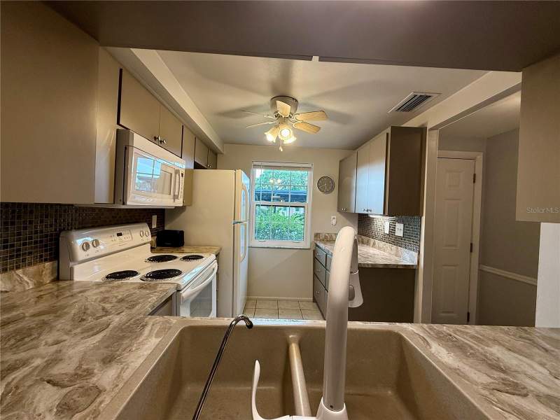 2 bedroom Condominium at 4303 Summersun Drive, Gardens Of Beacon Square, New Port Richey — photo 4
