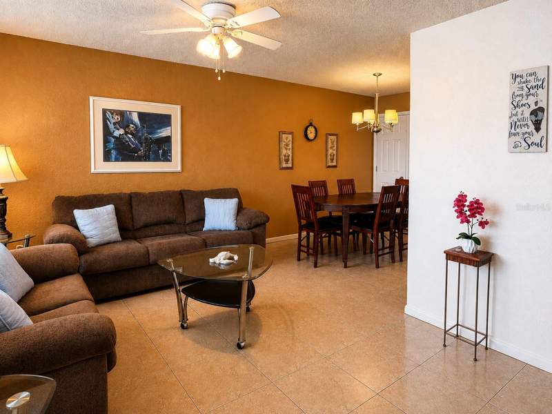 1 bedroom Condominium at 6044 22nd Avenue #2, Villa Valencia Garden Condo, St Petersburg — photo 2