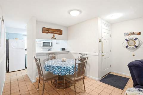 320 Medallion Boulevard #H, Madeira Beach FL - photo 8 of 38