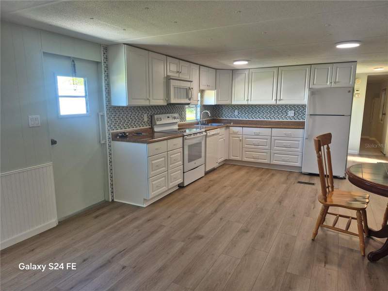 2 bedroom Manufactured Home at 7380 Heston Street, Village Holiday Lake, Port Charlotte — photo 3